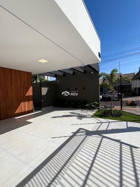 Casa à venda em Maringá, Jardim Ipanema, com 3 quartos, com 131.3 m²