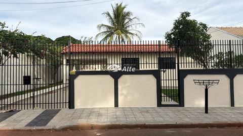Casa para alugar em Maringá, Conjunto Residencial Cidade Alta, com 2 quartos, com 100 m²
